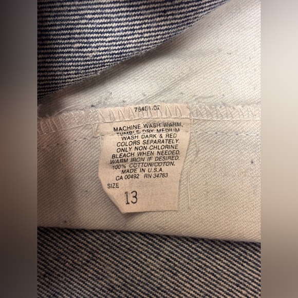 LEE JUNIOR’S VINTAGE DARK WASH DENIM SKIRT FRINT ZIPPER MADE IN USA
SIZE 13 - Picture 10 of 10